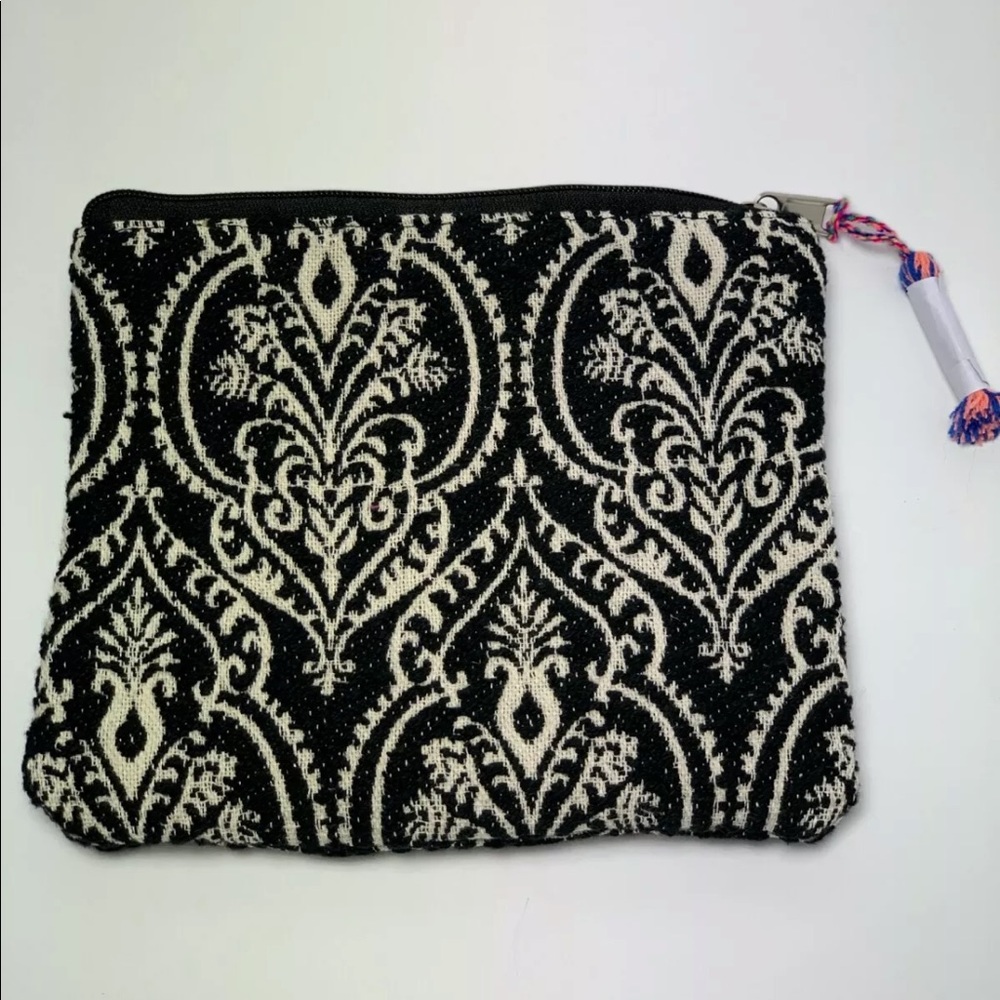 America & Beyond Woven B/W Artisan Pouch